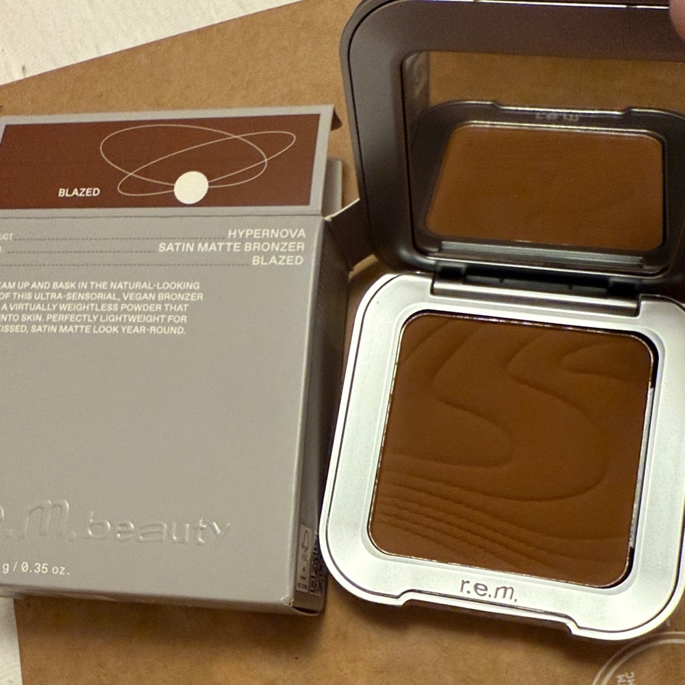 r.e.m. beauty hypernova Satin Matte Bronzer in BLAZED